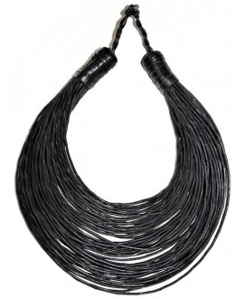 Collar de cuero negro (Ghana)