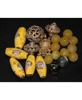 Mix- África vidrio reciclado, face beads amarillo y bronce