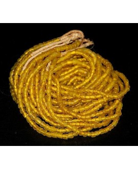 Mini amarillo irregular (forma pirámide) Ghana, precio por ristra, 5mm, paso 2mm