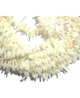Chips coral blanco 5-11x1-3mm agujero0,5mm, precio por tira